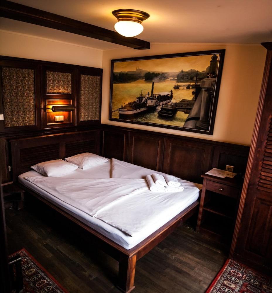 Boat Hotel Matylda ปราก ภายนอก รูปภาพ